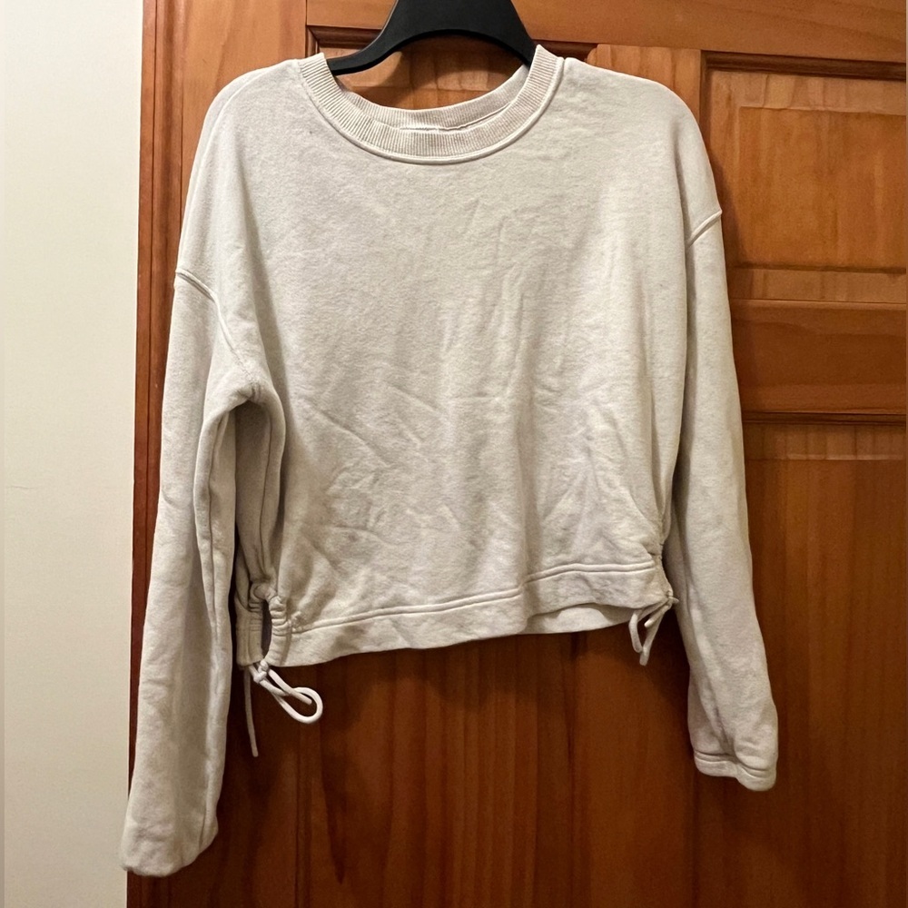 Women’s aerie cream pull over. Size xs.